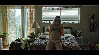 Actress - Elle Fanning: Movie - Margo's Got Money Troubles